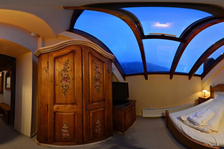 Room 22 of 27