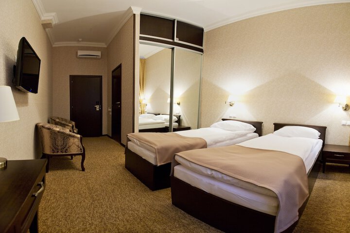 Room 8 of 38