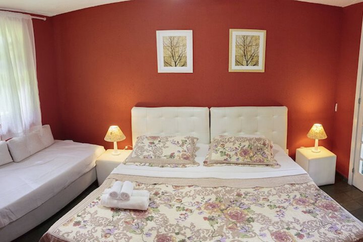 Room 3 of 43
