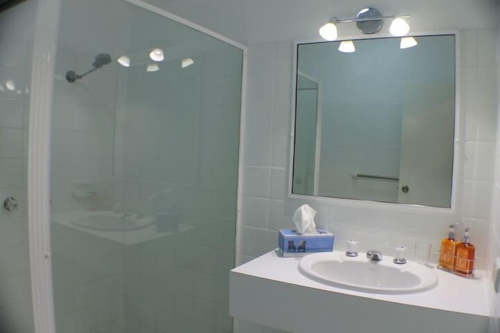 Room 21 of 38