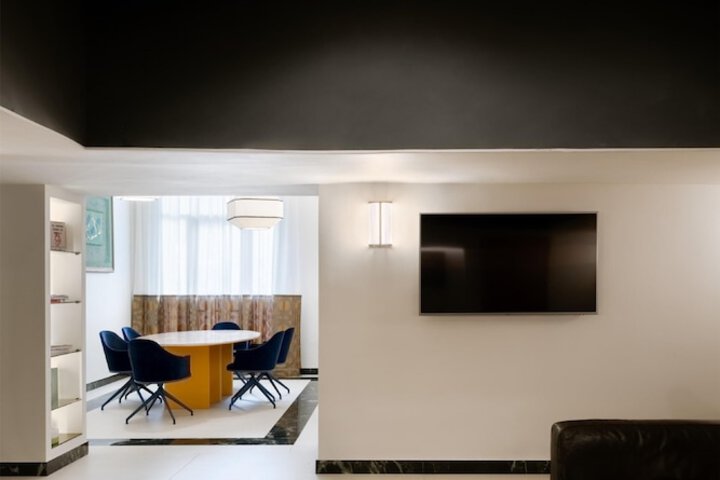 Guest Lobby