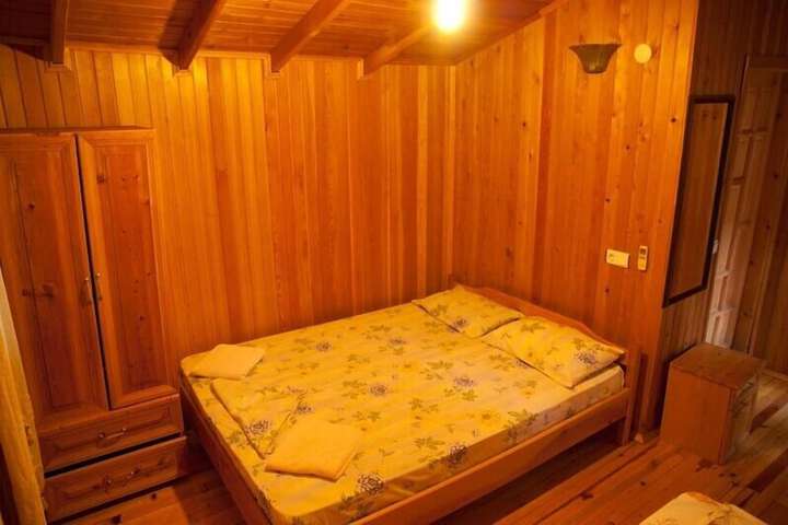 Room 13 of 32