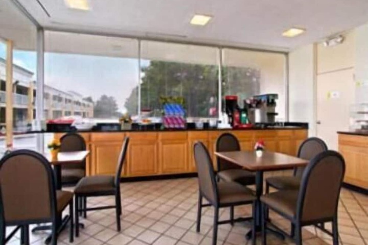 Dining Photos
