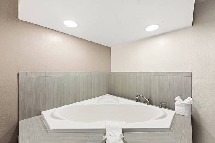Jetted tub