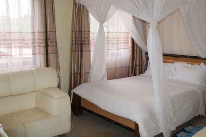 Room 8 of 32