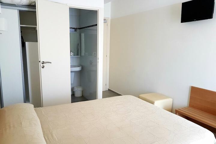 Room 15 of 62