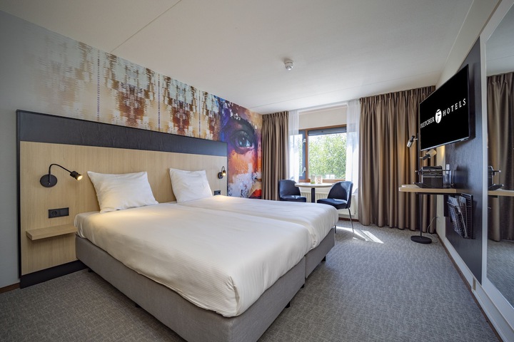Room 12 of 68