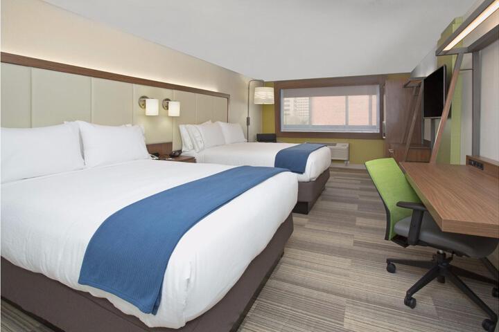 2 Queen Beds (5 of 9)