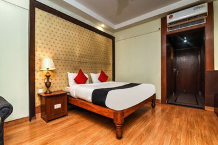 OYO 16800 Hotel Utkash Vilas