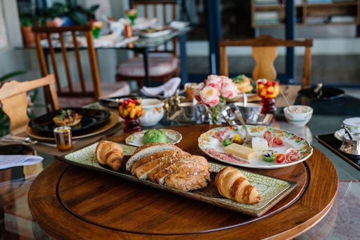 Breakfast/Coffee Service 121 of 162