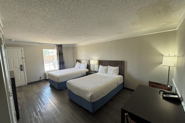 Room 11 of 23