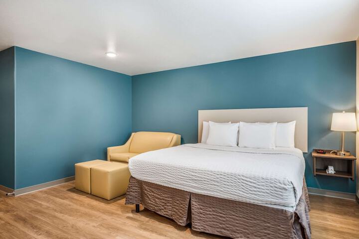 Standard King Bed Accessible (4 of 20)
