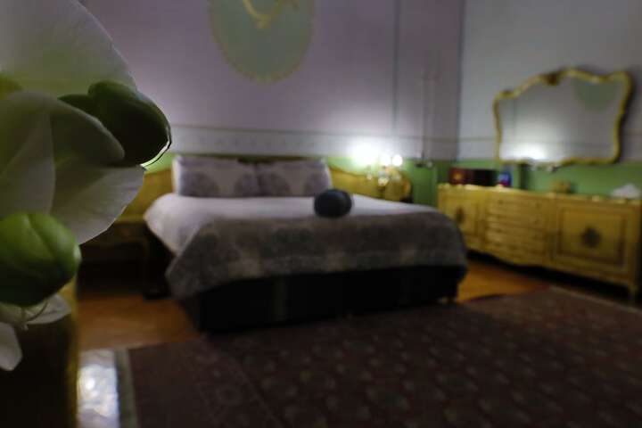 Room 30 of 43