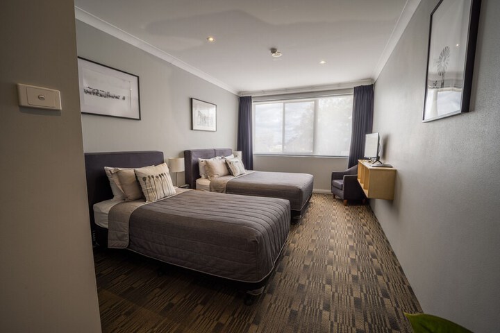 Room 8 of 30