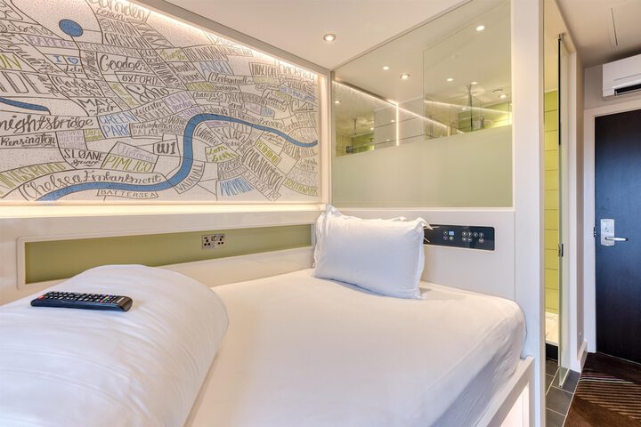 Room 9 of 17