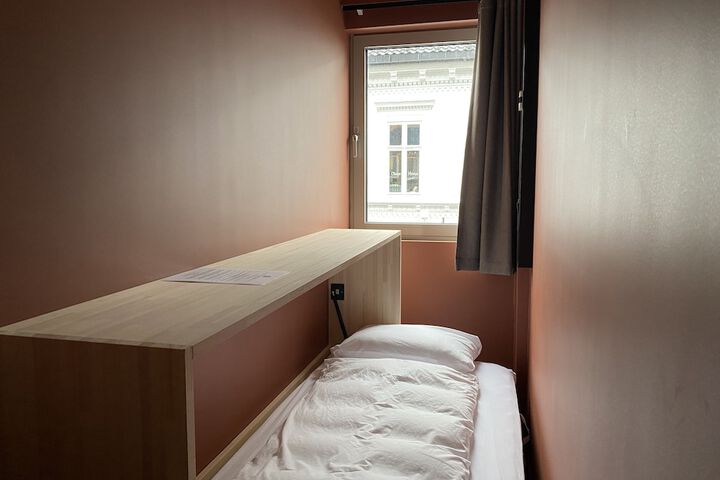 Room 9 of 69