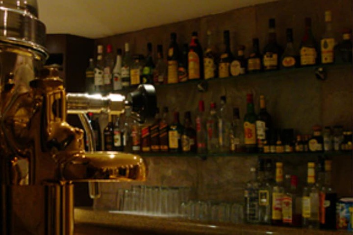 Lounge 16 of 19