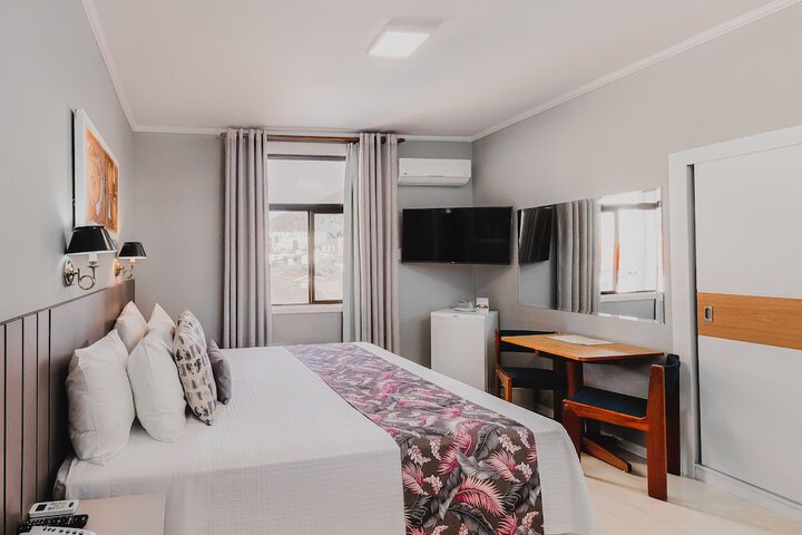 Room 5 of 175