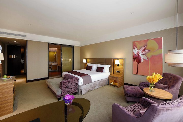 Room 18 of 48