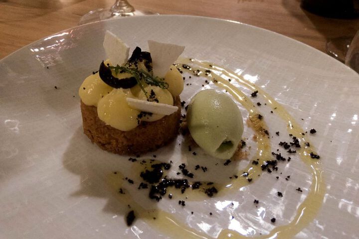 Dining 30 of 77