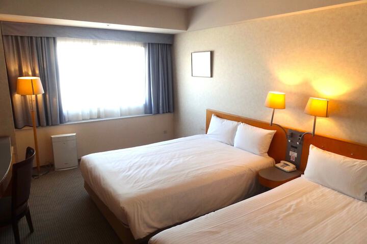 Room 16 of 48