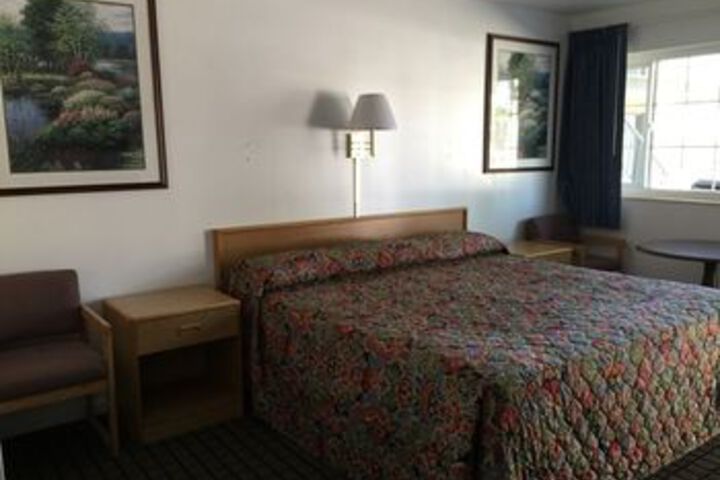 Room 7 of 11
