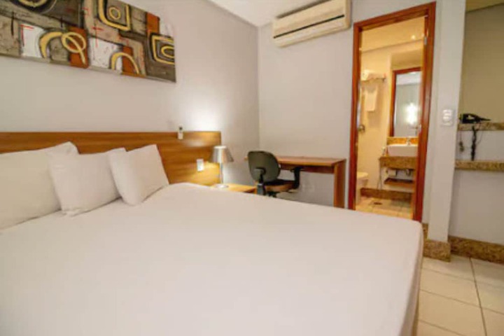 Room 6 of 33