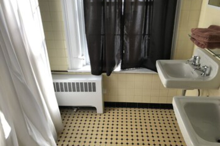 Room 19 of 108
