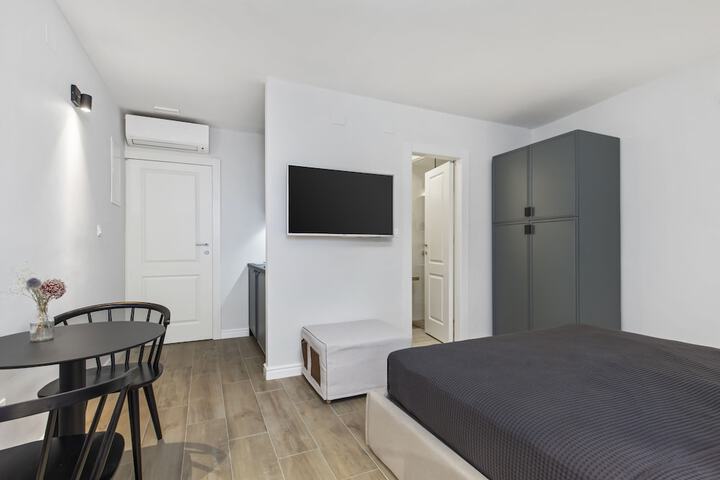Room 13 of 30