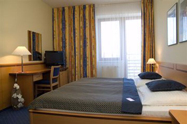 Room 35 of 67