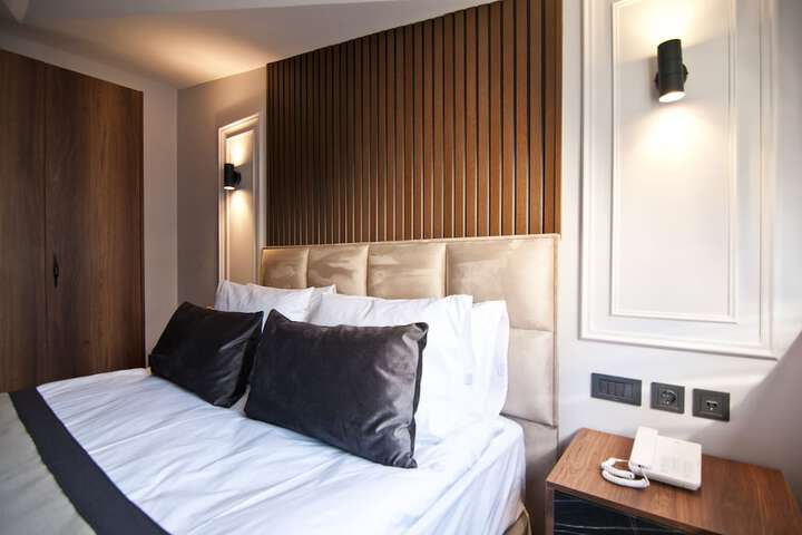 Room 35 of 76
