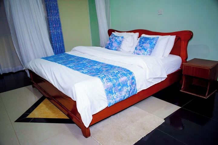 Room 4 of 25