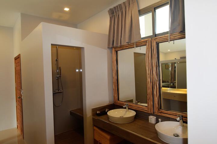 Room 60 of 112