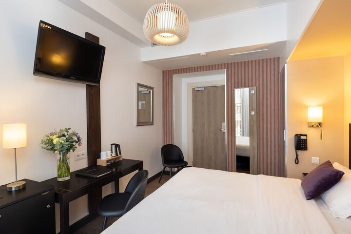 Room 21 of 106