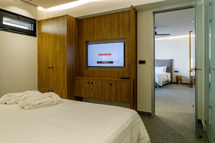Room 7 of 28