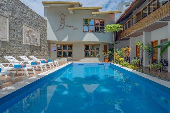 Hotel Pool