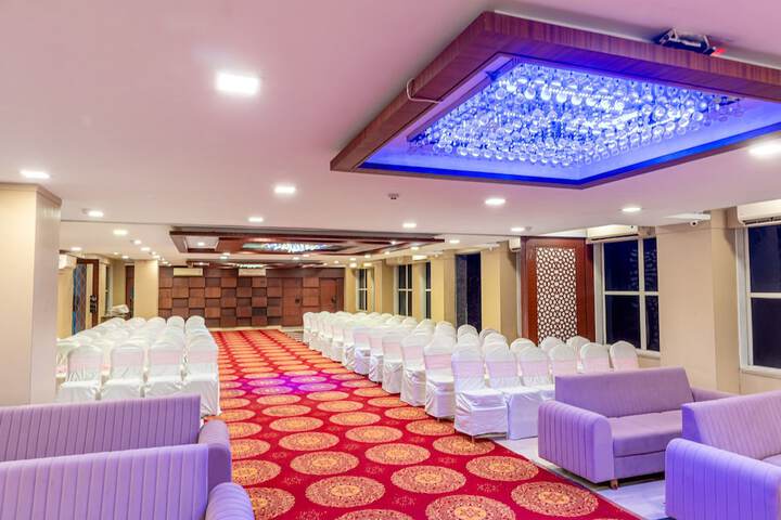 Ballroom/Hall 40 of 54