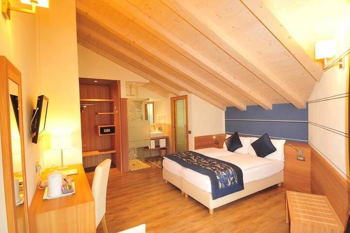Room 10 of 31