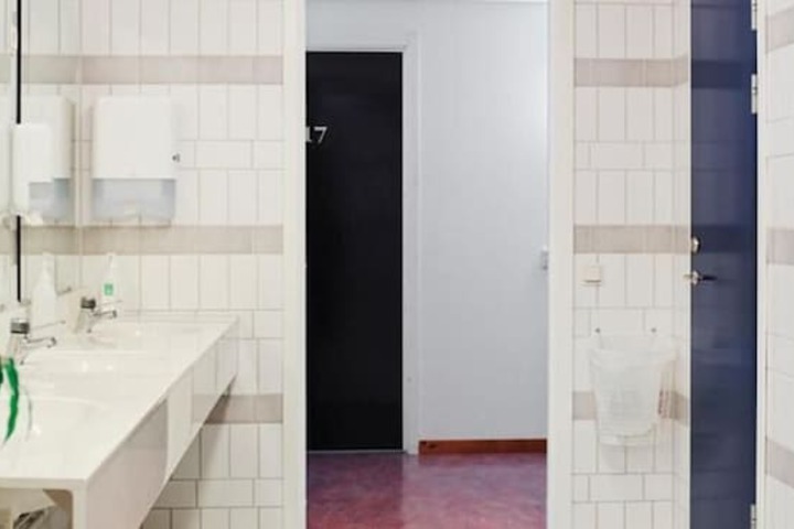 Room 20 of 33