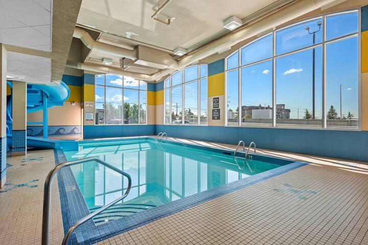 Swimming pool at Comfort Inn & Suites Airport South