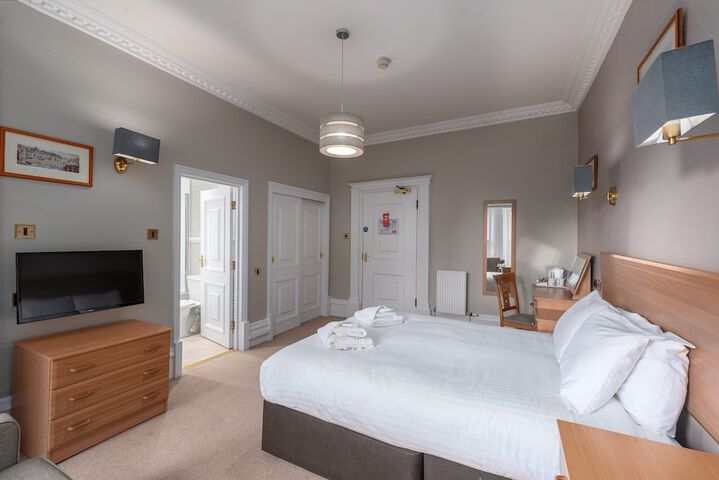 Room 46 of 124
