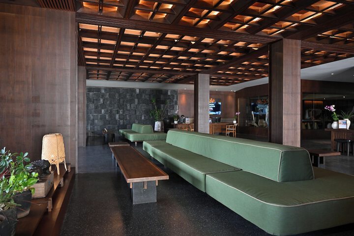 Entrance & Lobby