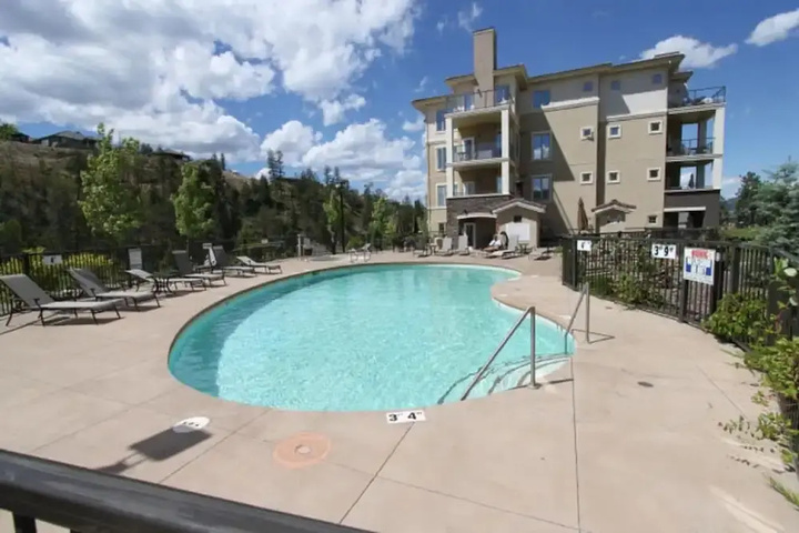 Hotel with Pool