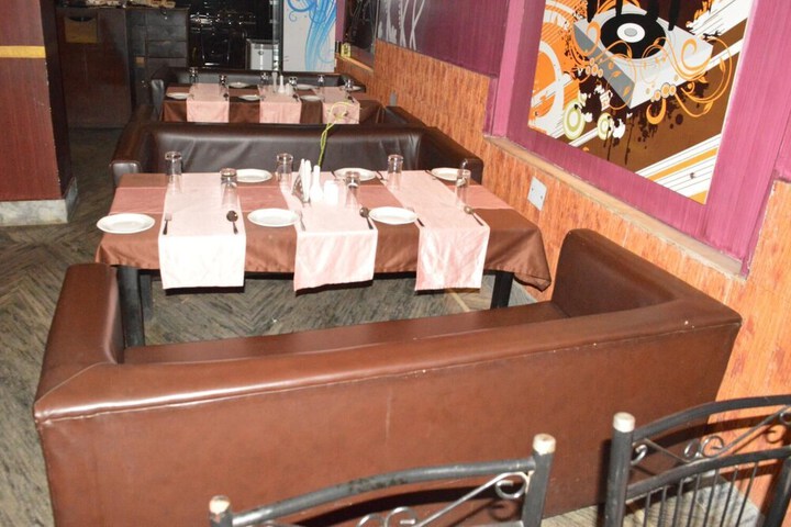 Dining 13 of 16