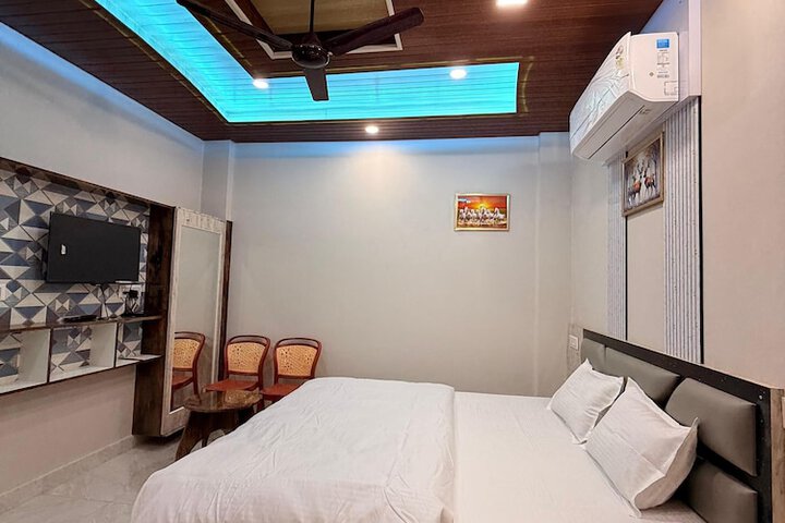 Room 16 of 33
