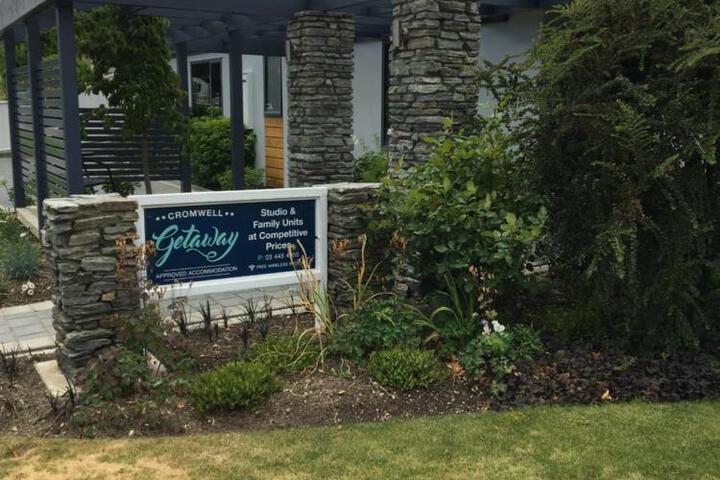 Cromwell Getaway
