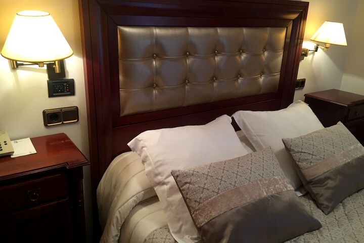 Room 6 of 52