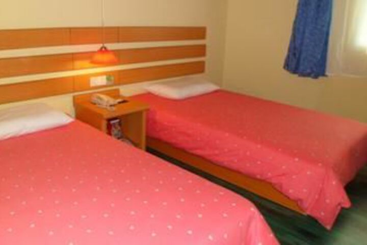 Room 21 of 33