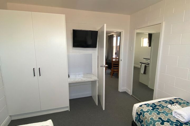 Room 5 of 43