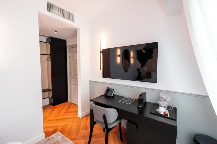 Room 16 of 87